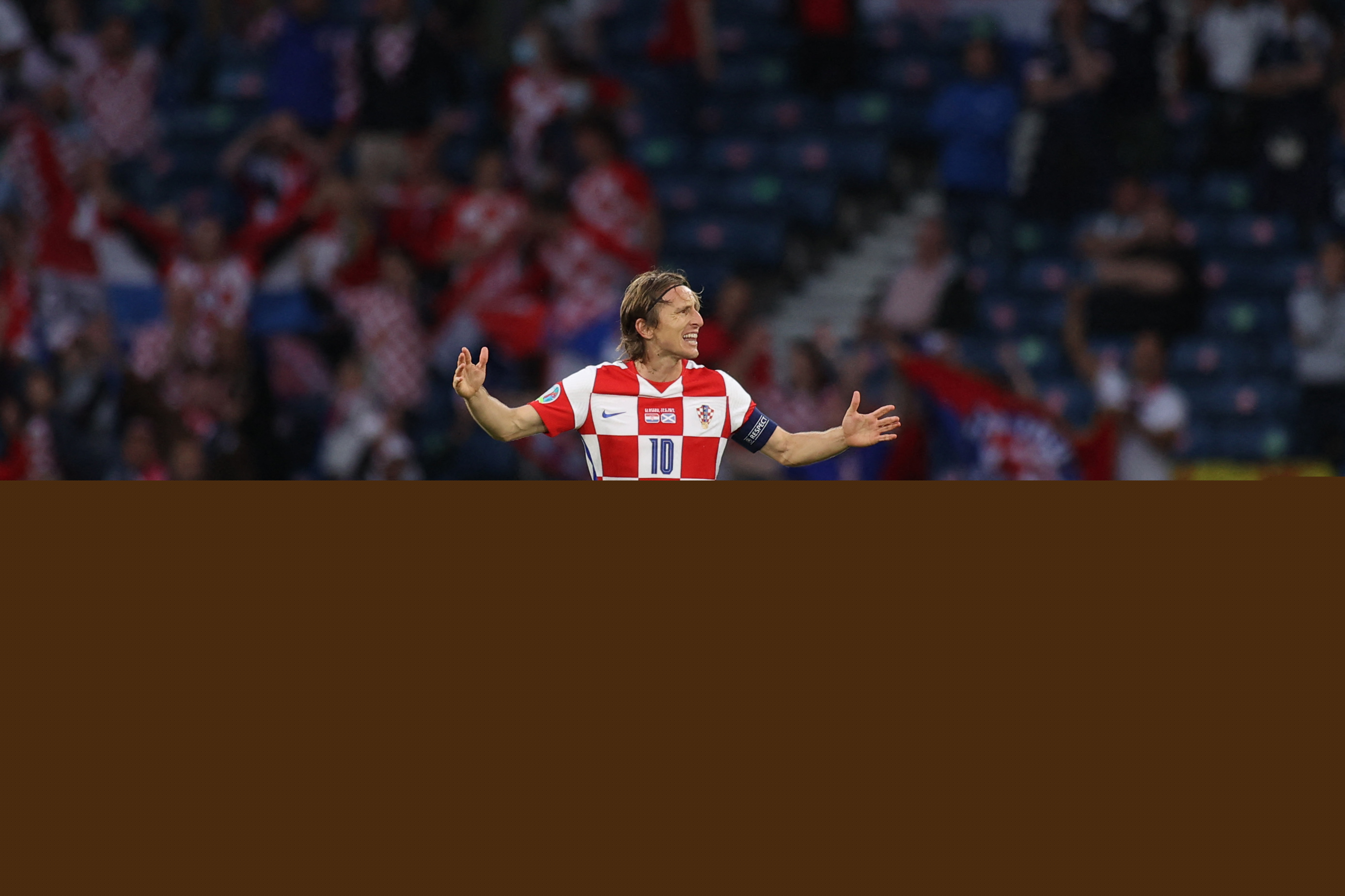 欧冠战报：格鲁克双响，阿贾克斯4-2逆转卡拉巴克收获首胜