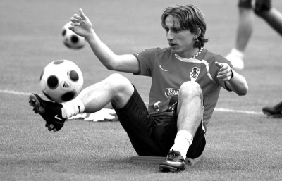 记者：阿什拉夫决定不进行手术治疗，他想参加非洲杯揭幕战