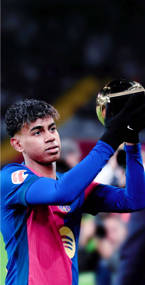 阿尔卡拉斯救球得分引热议，蒂亚福表情包成焦点