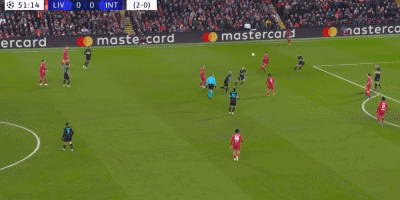 挪威后卫：中场休息时哈兰德让我们多传中，最后奏效了